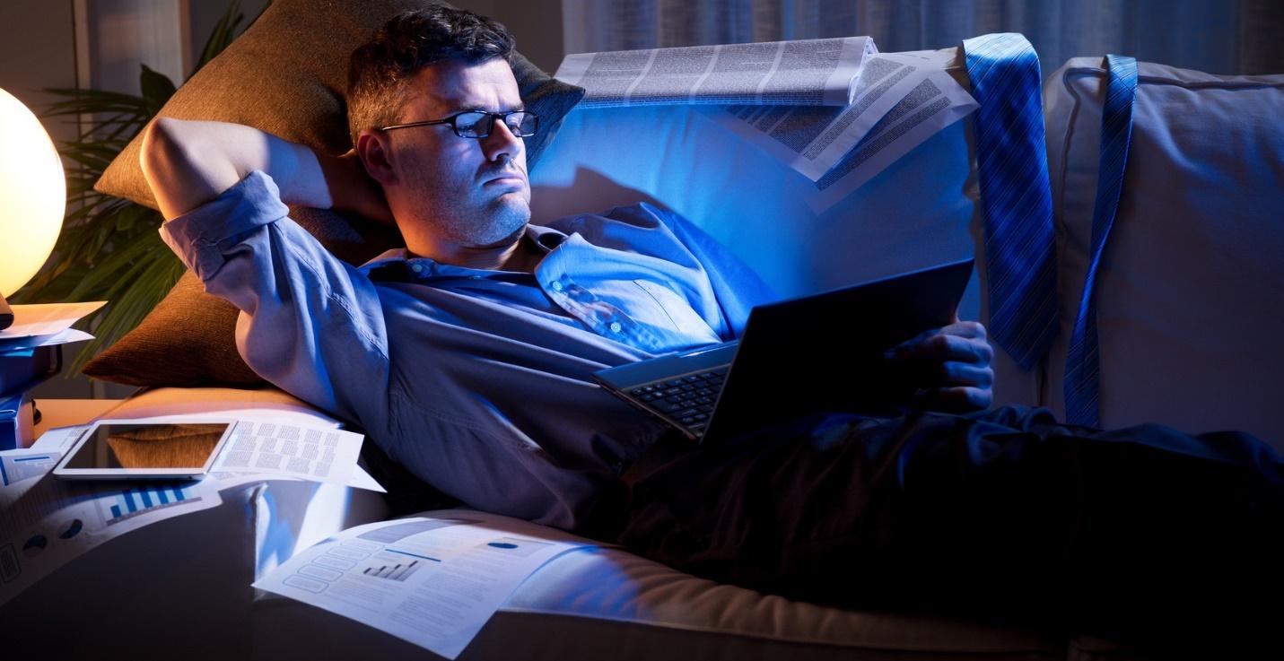 Thức khuya làm tăng nguy cơ tái nghiện thuốc lá